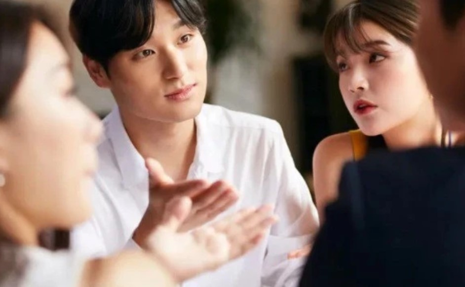 Khi chia tài sản, chị dâu từ chối nhận số tiền 500 triệu, chỉ xin một tấm ảnh cũ, bố tôi đau xót thốt lên: "Đúng là con dâu tôi!"