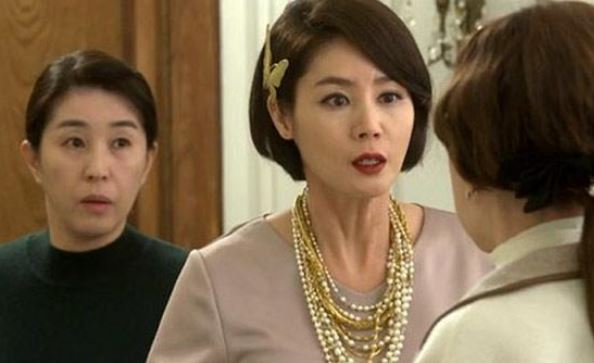 Cưới xong mẹ chồng bắt 'kế hoạch' 5 năm, con dâu đang ngạc nhiên thì sững người phẫn nộ khi biết lý do phía sau