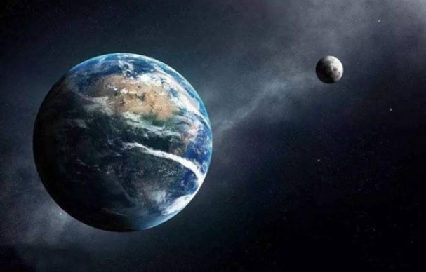 Tại sao Trái Đất có thể lơ lửng trong không gian dù nặng 60 tỷ tấn?