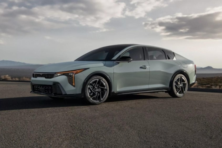 Kia K4 2025 chốt giá hơn 550 triệu đồng, bổ sung thêm nhiều công nghệ