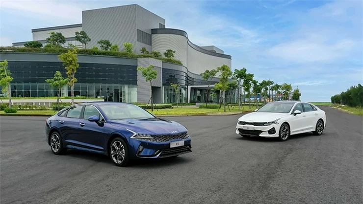 Giá xe Kia K5 lăn bánh giữa tháng 8/2024 ‘rẻ như cho’, hứa hẹn khiến Toyota Camry ‘thất sủng’ ảnh 1