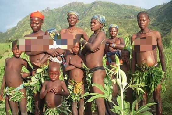 Bộ tộc gây sốc: Phụ nữ sợ mặc quần áo, đàn ông sẵn sàng chia sẻ vợ cho bạn bè và khách đến thăm nhà