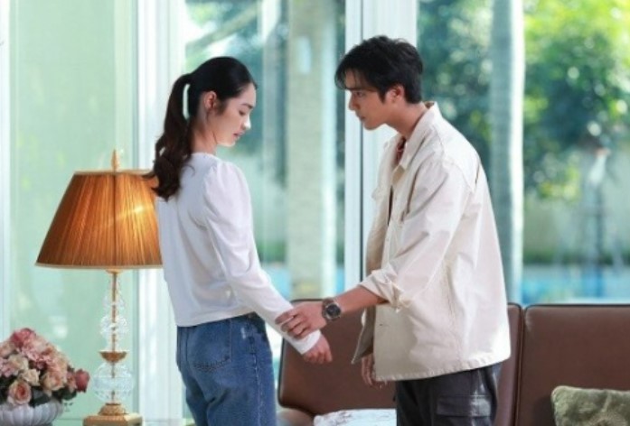 Chồng vừa báo tin thất nghiệp, người vợ ở nhà nội trợ ròng rã 7 năm lại đưa ra 3 cuốn sổ đỏ