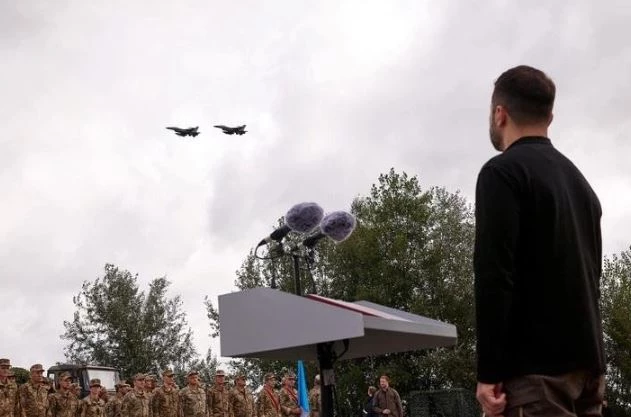 Tiêm kích F-16 trên bầu trời Ukraine.