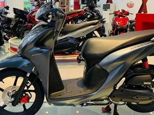 Giá xe Honda Vision giữa tháng 8/2024 rẻ như Future, đại lý giảm giá cực mạnh hút khách Việt