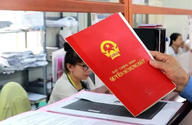 Thay đổi mẫu sổ đỏ, sổ hồng và điều chỉnh tên gọi từ tháng 8