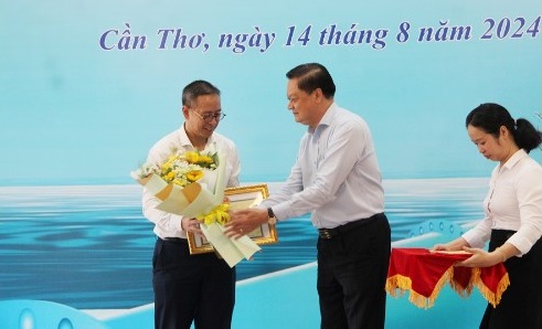 T&#x1EAD;p &#x111;o&#xE0;n D&#x1EA7;u kh&#xED; Vi&#x1EC7;t Nam trao an sinh x&#xE3; h&#x1ED9;i t&#x1EA1;i TP C&#x1EA7;n Th&#x1A1; v&#xE0; t&#x1EC9;nh Ki&#xEA;n Giang