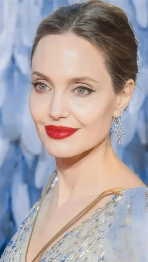 Angelina Jolie, ảnh thời trẻ của Angelina Jolie, sao Hollywood