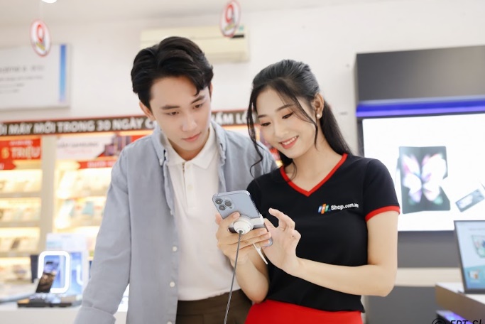Miễn phí 16.000 kính cường lực iPhone cho tín đồ 'táo khuyết'
