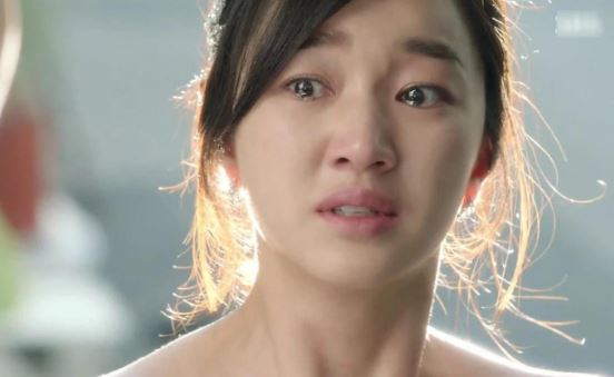 Chồng vừa mất, vô tình nghe được anh chồng đang bàn chuyện với mẹ, tôi chỉ biết cười nhạt, vứt luôn khăn tang và cuốn gói ra đi