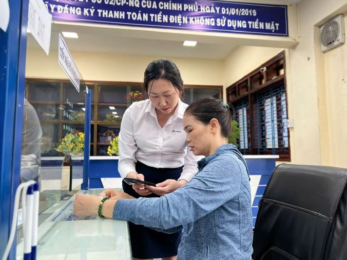 PC Quảng Ngãi đẩy mạnh chuyển đổi số cung ứng dịch vụ điện thuận tiện cho khách hàng