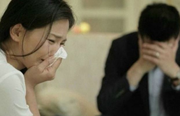 Con gái lấy chồng xa, 5 năm chưa được về thăm nhà, một hôm nhận được hộp quà này từ bố mẹ ở quê gửi ra, cô con dâu sống chết bỏ nhà chồng về thăm bố mẹ đẻ