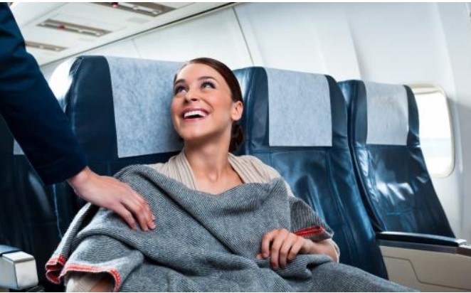 Vì sao nhiệt độ trên máy bay lúc nào cũng lạnh cóng, hành khách 'rét run' nhưng phi hành đoàn lại thích? Hoá ra là để bảo vệ tính mạng hành khách