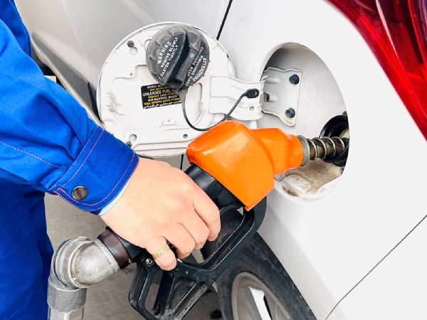 Xăng dầu cùng tăng giá, RON 95 III lên sát 22.000 đồng/lít