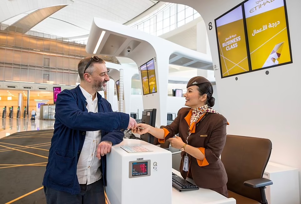 Cảm biến sinh trắc học và cuộc đua trở thành sân bay không giấy tờ