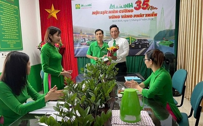 Lái xe Mai Linh trả lại gần 50 triệu đồng hành khách chuyển nhầm