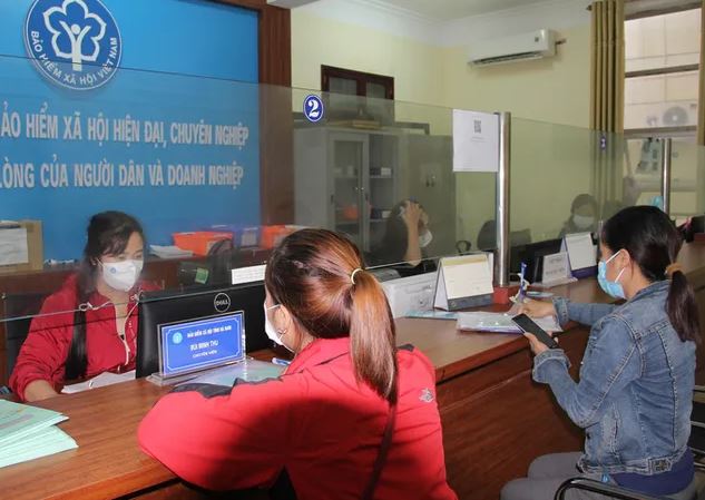 Tổng LĐLĐ Việt Nam đề xuất tăng mức hưởng BHTN lên 75%, Bộ LĐ-TB-XH nói gì?