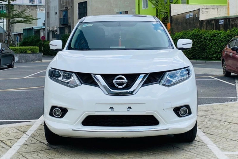 Hàng hiếm Nissan X-Trail lăn bánh 6 năm trượt giá ngang một chiếc Mitsubishi Xforce