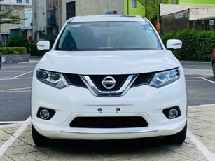 Hàng hiếm Nissan X-Trail lăn bánh 6 năm trượt giá ngang một chiếc Mitsubishi Xforce