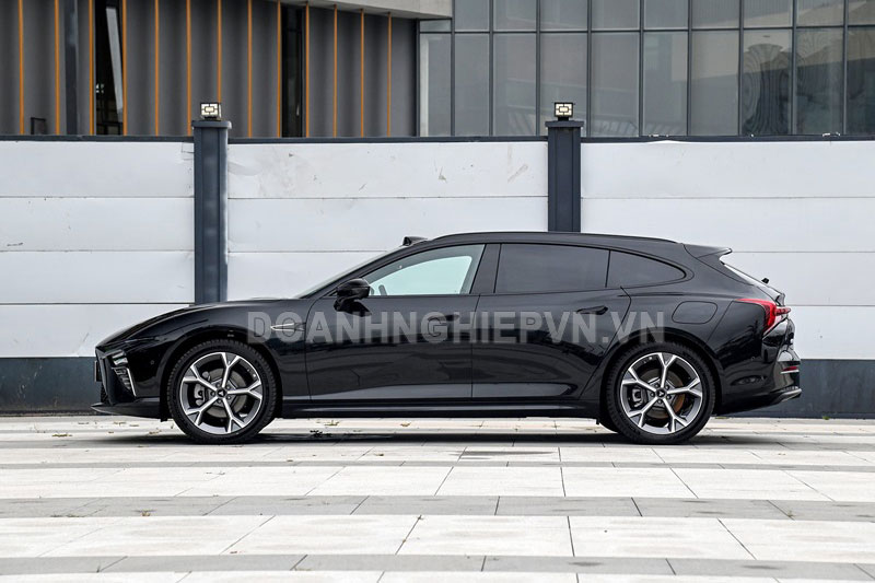 Xe hơi công suất 503 mã lực, nội thất sang chảnh, giá rẻ bất ngờ