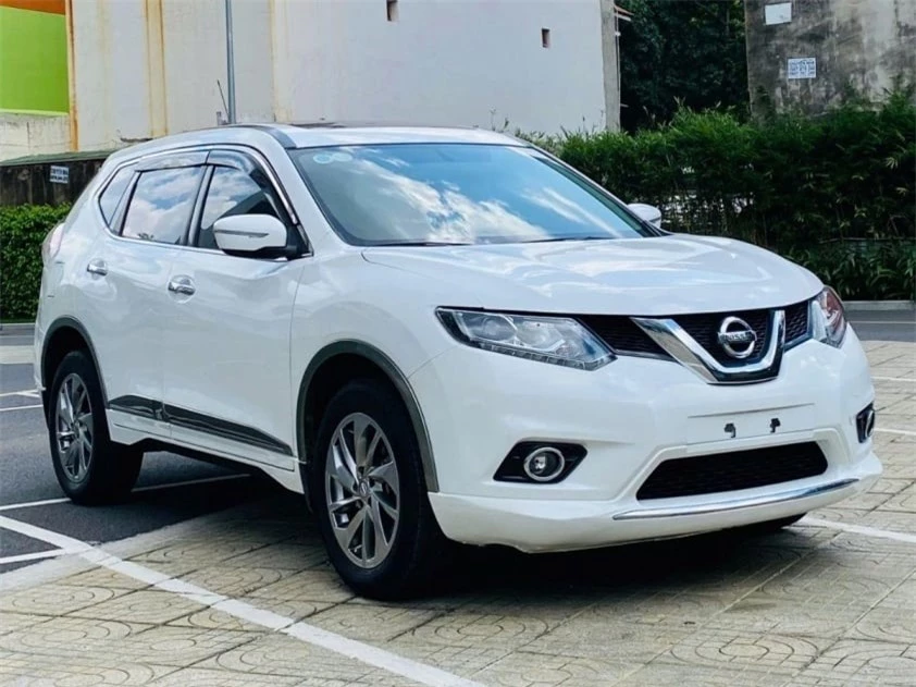 Hàng hiếm Nissan X-Trail 2018 lăn bánh 6 năm trượt giá ngang một chiếc Mitsubishi Xforce 513859