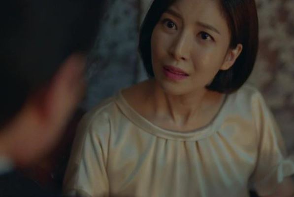 Bạn thân của vợ thường xuyên đến xin ngủ cùng, đến một ngày về nhà bất ngờ, tôi 'hóa đá' rồi bàng hoàng khi nghe được cuộc trò chuyện của cả hai