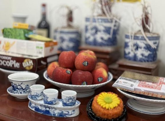 Ngày Rằm đặt ba chén nước trên ban thờ sao cho hút tài lộc?