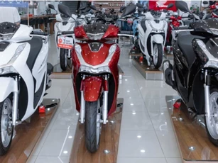 Giá xe Honda SH giữa tháng 8/2024 rẻ như xe bình dân, khách Việt ồ ạt mua vì thấp hơn đề xuất