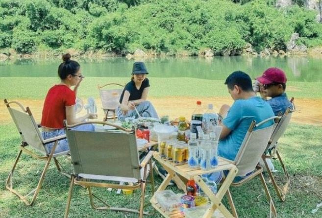 Du lịch Hòa Bình trải nghiệm cắm trại bên bờ sông Bôi hữu tình