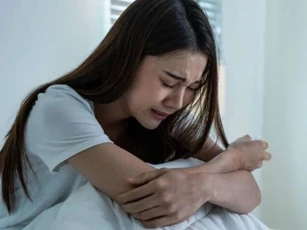 Chồng ngoại tình với hàng xóm, tôi đắng cay chịu cảnh bị lừa dối