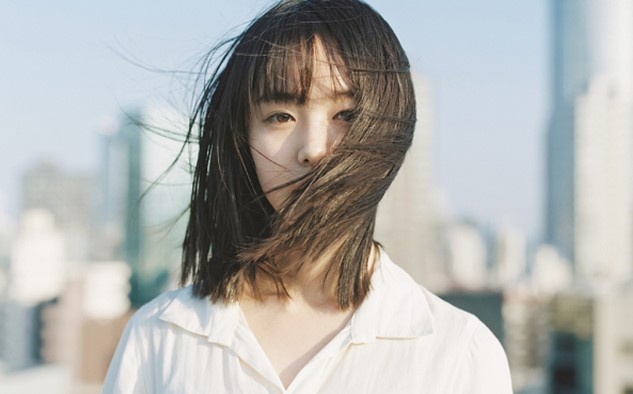 Trong lúc bàn chuyện cưới hỏi, mẹ chồng tương lai bất ngờ đặt cuốn sổ tiết kiệm 1 tỷ lên bàn, khiến tôi sững sờ.