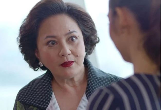 Mẹ chồng vui vẻ cho 20 cây vàng trong ngày cưới nhưng khi làm lễ xong lại kéo con dâu vào phòng đòi lại với lý do 'khó đỡ'