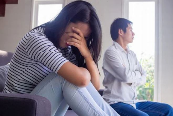 Chồng ép tôi rút tiền tiết kiệm mua nhà cho anh trai vay: Nỗi đau của một người vợ