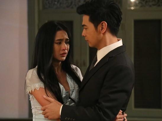 Vừa tổ chức đám cưới xong chồng khóa cửa bắt vợ ngủ phòng khách, nghe câu nói của mẹ chồng khiến tôi đắng chát lòng