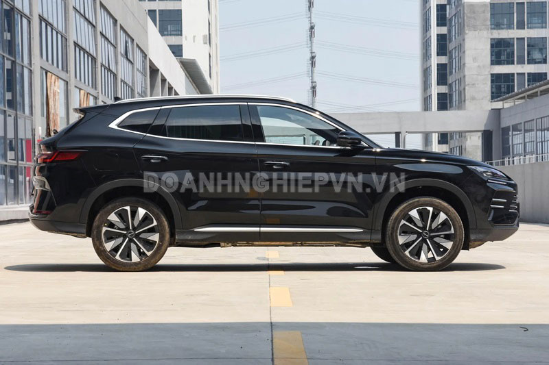 SUV công suất 318 mã lực, siêu tiết kiệm xăng, giá ‘hạt dẻ’
