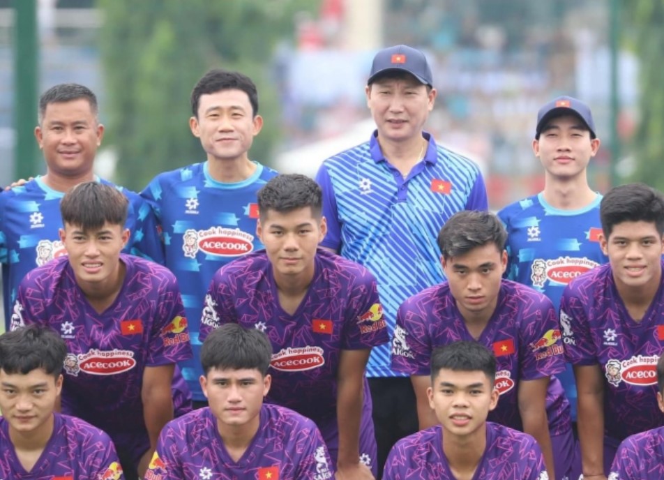HLV Kim Sang Sik chia tay cầu thủ U22 Việt Nam