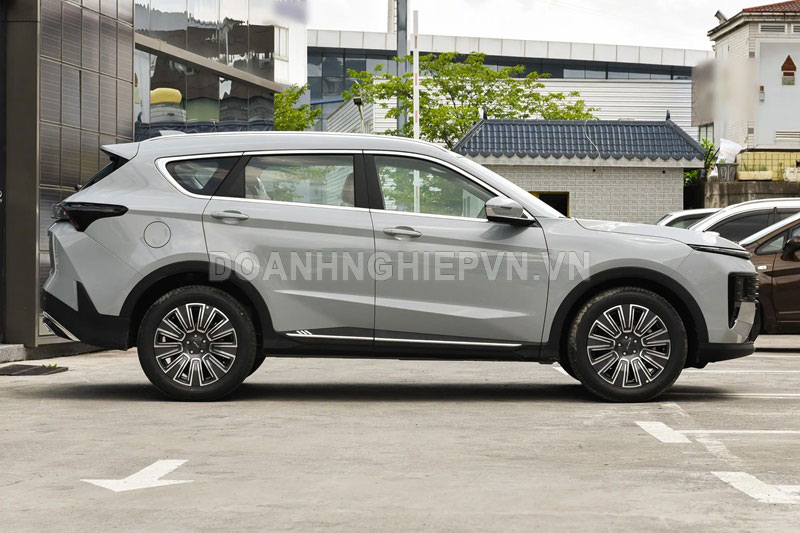 ‘Kẻ ngáng đường, Hyundai Santa Fe: Thiết kế đẹp miễn chê, nội thất sang chảnh, giá rẻ khó tin