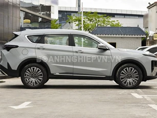 ‘Kẻ ngáng đường, Hyundai Santa Fe: Thiết kế đẹp miễn chê, nội thất sang chảnh, giá rẻ khó tin