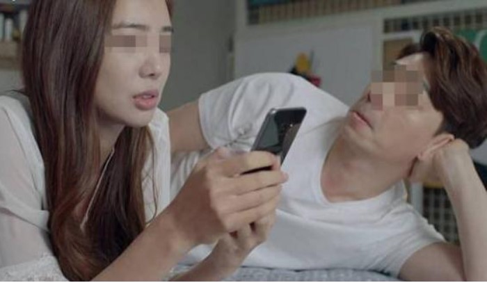 Vợ ngủ trưa ở cơ quan, chồng đi rình xông vào định bắt quả tang vì nghĩ đang tòm tem với người yêu cũ và cái kết