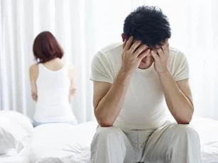 Bắt quả tang vợ cùng người tình dan díu ngay tại nhà, vợ vẫn trơ trẽn thách thức bỏ chồng chứ không bỏ nhân tình