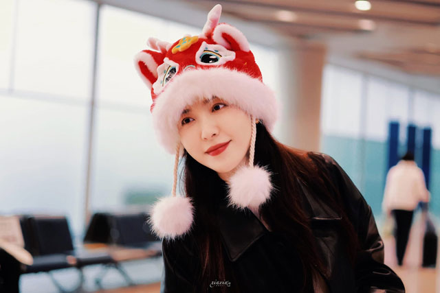 CLIP: Mỹ nữ được khen ‘200 năm nữa cũng không ai đẹp bằng’ lộ khoảnh khắc siêu dễ thương qua camera thường