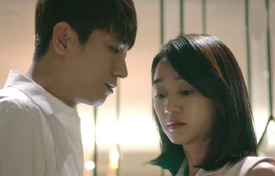 Chồng đi làm ăn xa, tôi gói ghém quần áo đưa các con về thăm ông bà, vừa mới mở cổng bước vào đã giật mình vì cảnh tượng trước mắt