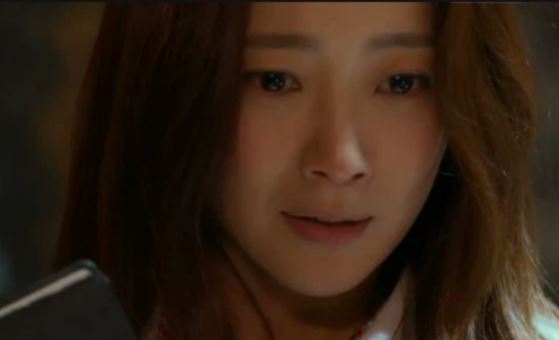 Dỗ con đến 11h đêm mới đi tắm, thấy chồng lén đi theo sau, tôi giả vờ không biết để rồi phát hiện một việc khiến tôi ngất tại chỗ