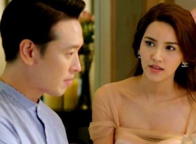 Tôi tá hỏa vì vợ liên tục chuyển tiền cho người đàn ông lạ với dòng nhắn 'hữu duyên!', hóa ra hành động ngớ ngẩn này từ chiếc hộp dưới gầm giường