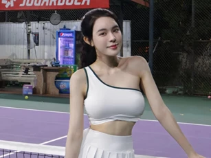 Bạn gái cầu thủ nổi tiếng lên đồ "bỏng mắt" giữa lùm xùm pickleball “khoe thân, làm màu”