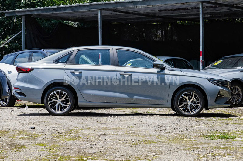 Xe sedan giá gần 230 triệu đồng, thiết kế bắt mắt, sẵn sàng cho Toyota Corolla Altis ‘ra rìa’