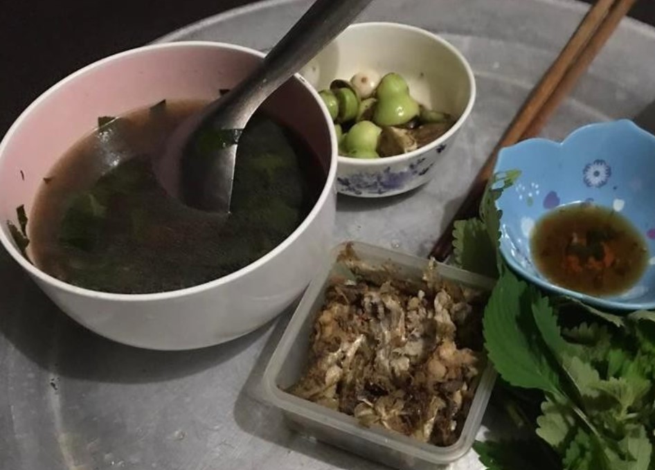 Gửi mẹ chồng 4 triệu/tháng, con dâu bầu bí uất nghẹn nhìn mâm cơm