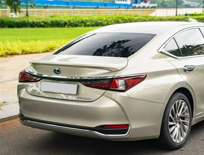  Xe hybrid Lexus ES 300h 2021 lăn bánh 3 năm chào bán với giá khó tin 514965