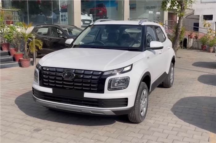 Hyundai ra mắt ‘vua SUV’ giá rẻ hơn Kia Morning, chỉ 265 triệu đồng mà có cửa sổ trời chỉnh điện