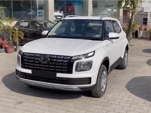 Hyundai ra mắt ‘vua SUV’ giá rẻ hơn Kia Morning, chỉ 265 triệu đồng mà có cửa sổ trời chỉnh điện